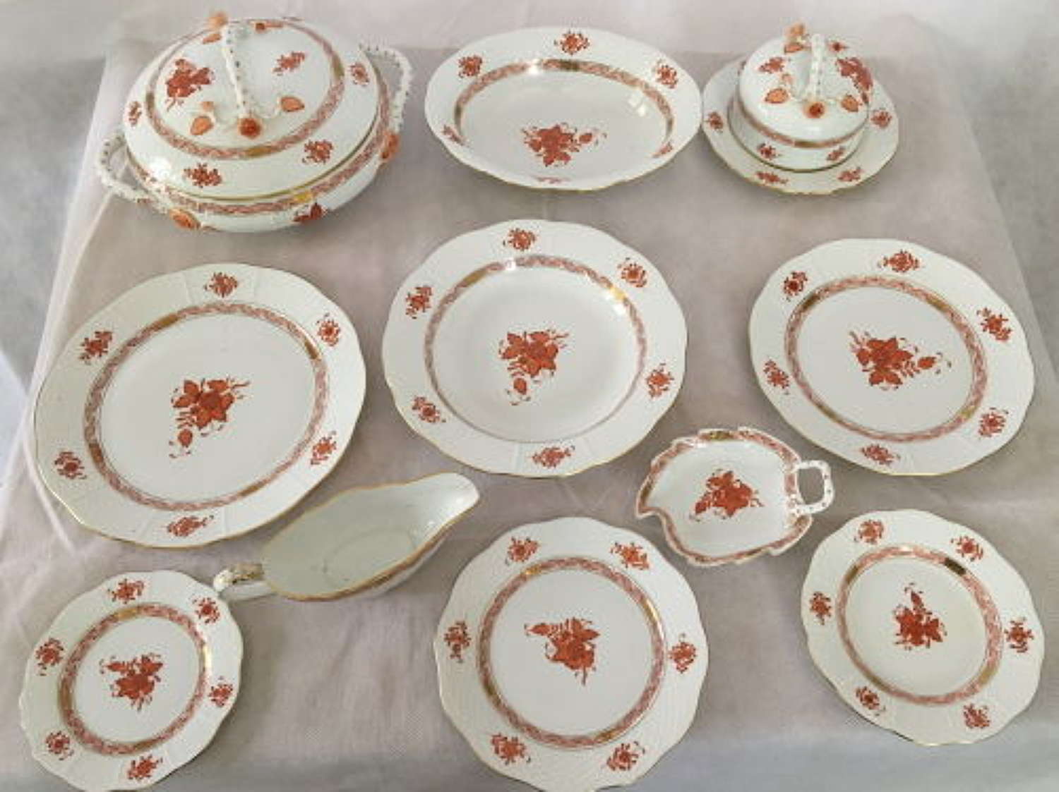 Herend Chinese Bouquet Rust Dinner Service