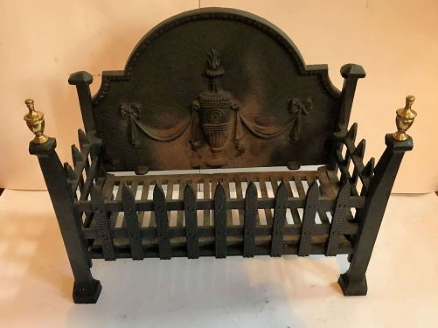 Fire Grate with Cast Urn %26 Swag Back