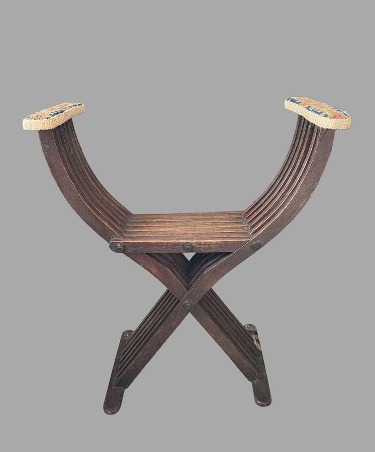 A Selvomero Folding Egyptian Chair