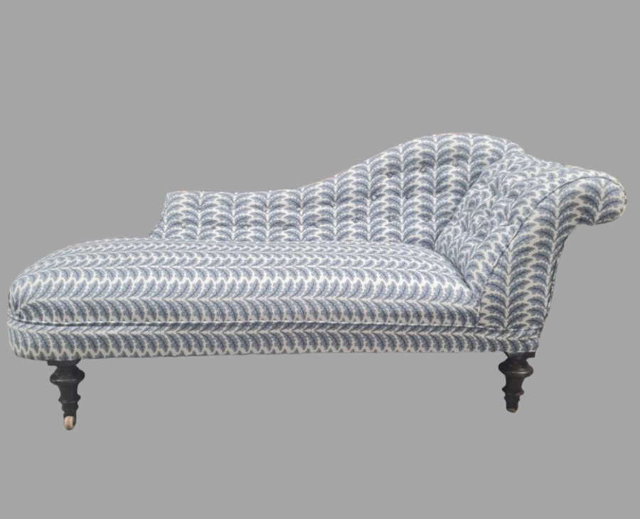 An Attractive Victorian Chaise Longue